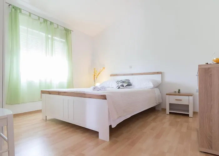 Daire Nikol With Big Garden And Terrace 350 Meters From The Sea - By Ta Leut Agency Privlaka (Zadar)