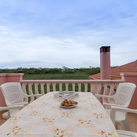 Nikol With Big Garden And Terrace 350 Meters From The Sea - By Ta Leut Agency Appartement Privlaka (Zadar)