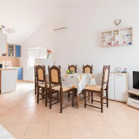 Nikol With Big Garden And Terrace 350 Meters From The Sea - By Ta Leut Agency Appartement Privlaka (Zadar)