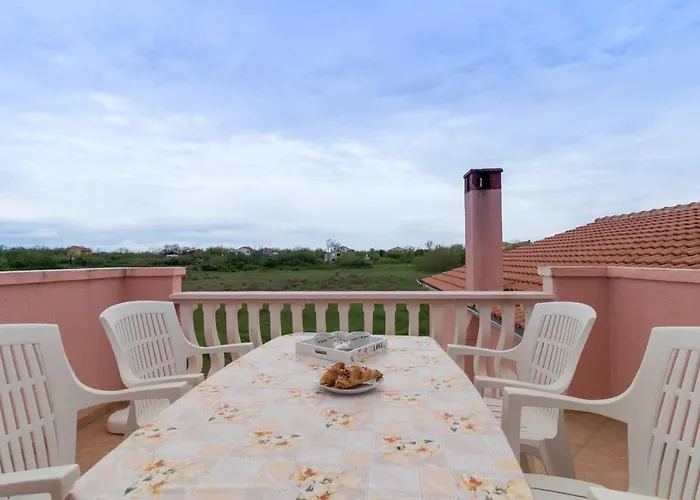 Nikol With Big Garden And Terrace 350 Meters From The Sea - By Ta Leut Agency Appartement Privlaka (Zadar)