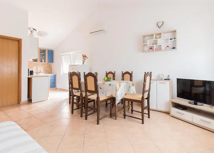 Nikol With Big Garden And Terrace 350 Meters From The Sea - By Ta Leut Agency Appartement Privlaka (Zadar)